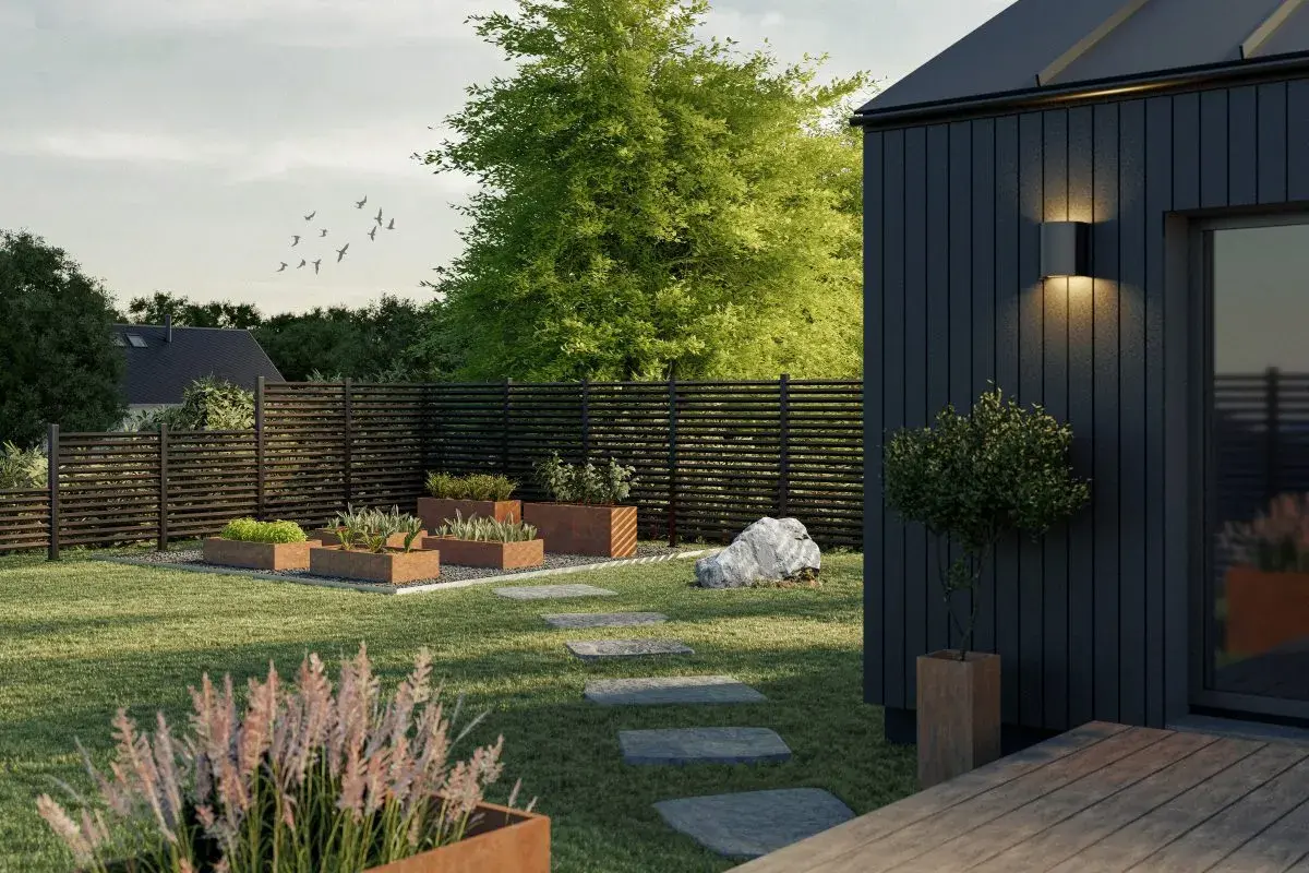 En modern trädgård med odlingslådor och en stenlagd gång leder till framsida hus entre.