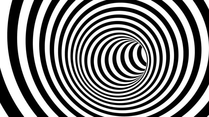 En svartvit tunnel med spiralmönster som kan ge känslan av ångest tankar.
